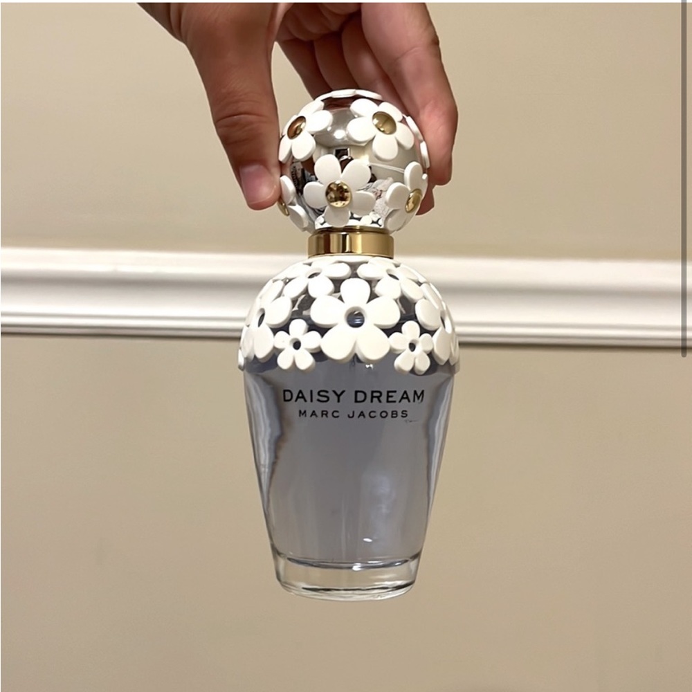 Marc Jacobs Daisy perfume